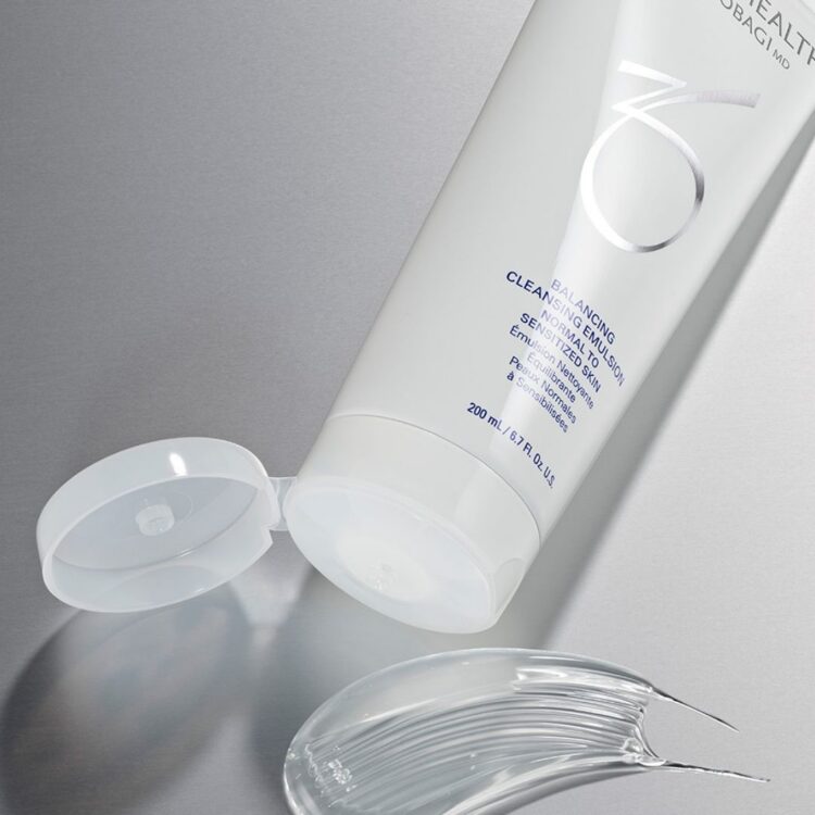 Balancing Cleansing-Emulsion-Texure Balancing Cleansing Emulsion Texture Image